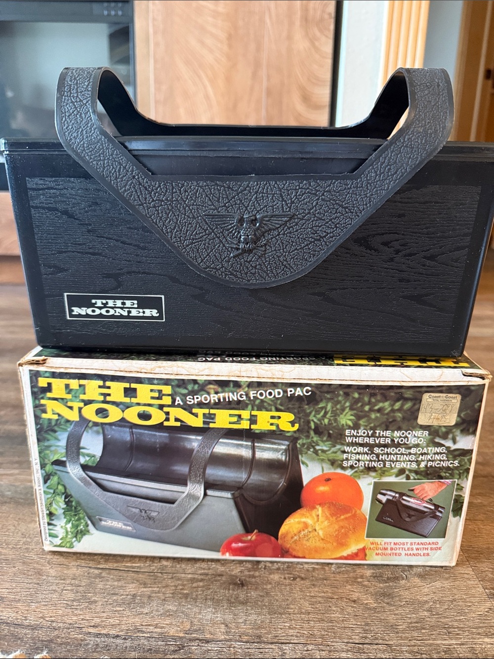 The Nooner Sporting Food Pac by Union Manufacturing Co - RARE VINTAGE- UNO-VAC